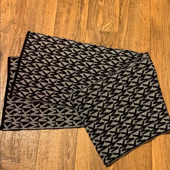 Michael Kors Accessories - Michael Kors signature logo scarf EUC